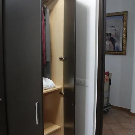 מלון דירות Sol Levante 2*